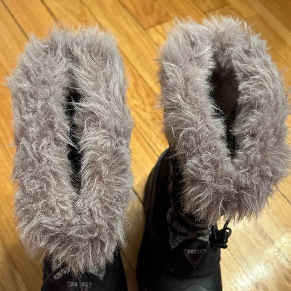 The North Face Snow Boots Kids Black and Gray Winter Boots 1 - Picture 8 of 9